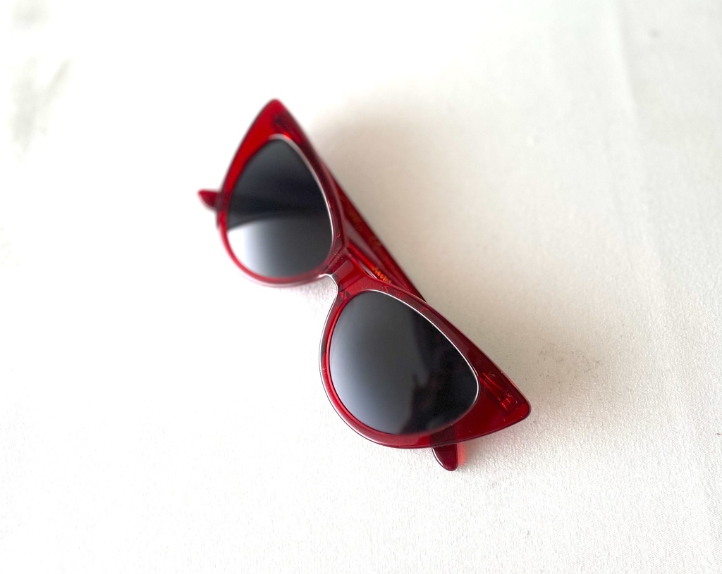 Marilyn Red closed